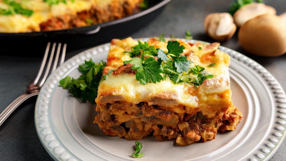 Rezeptbild für Vegane Moussaka mit gehacktem Tofu und Petersilien-Cashew-Creme