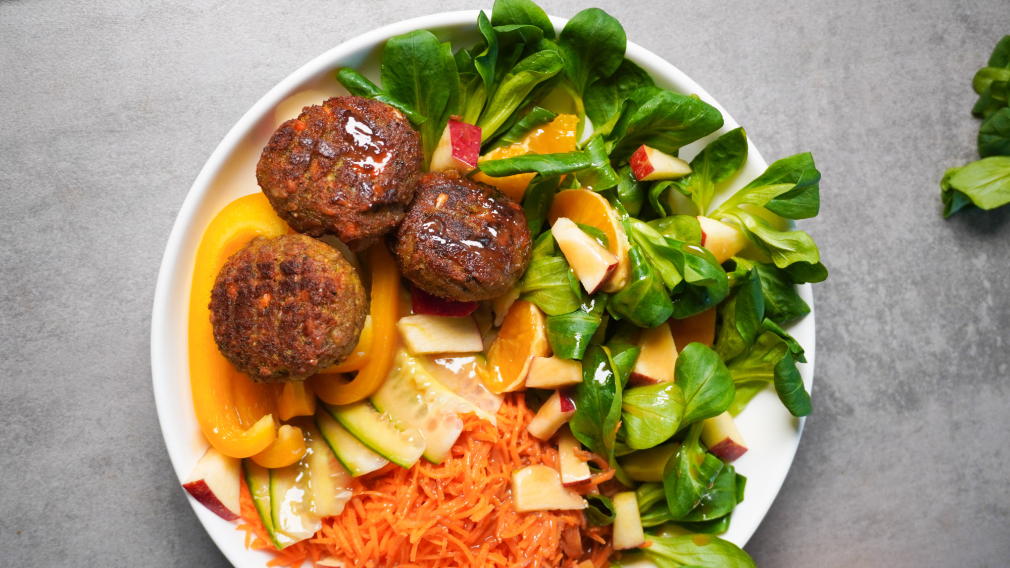 Rezeptbild für Salatbowl mit Quinoa Talern